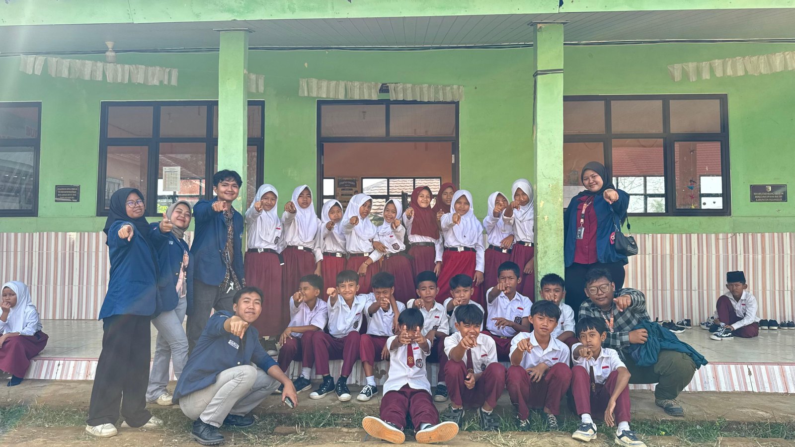 Meraih cita-cita dengan Sekolah